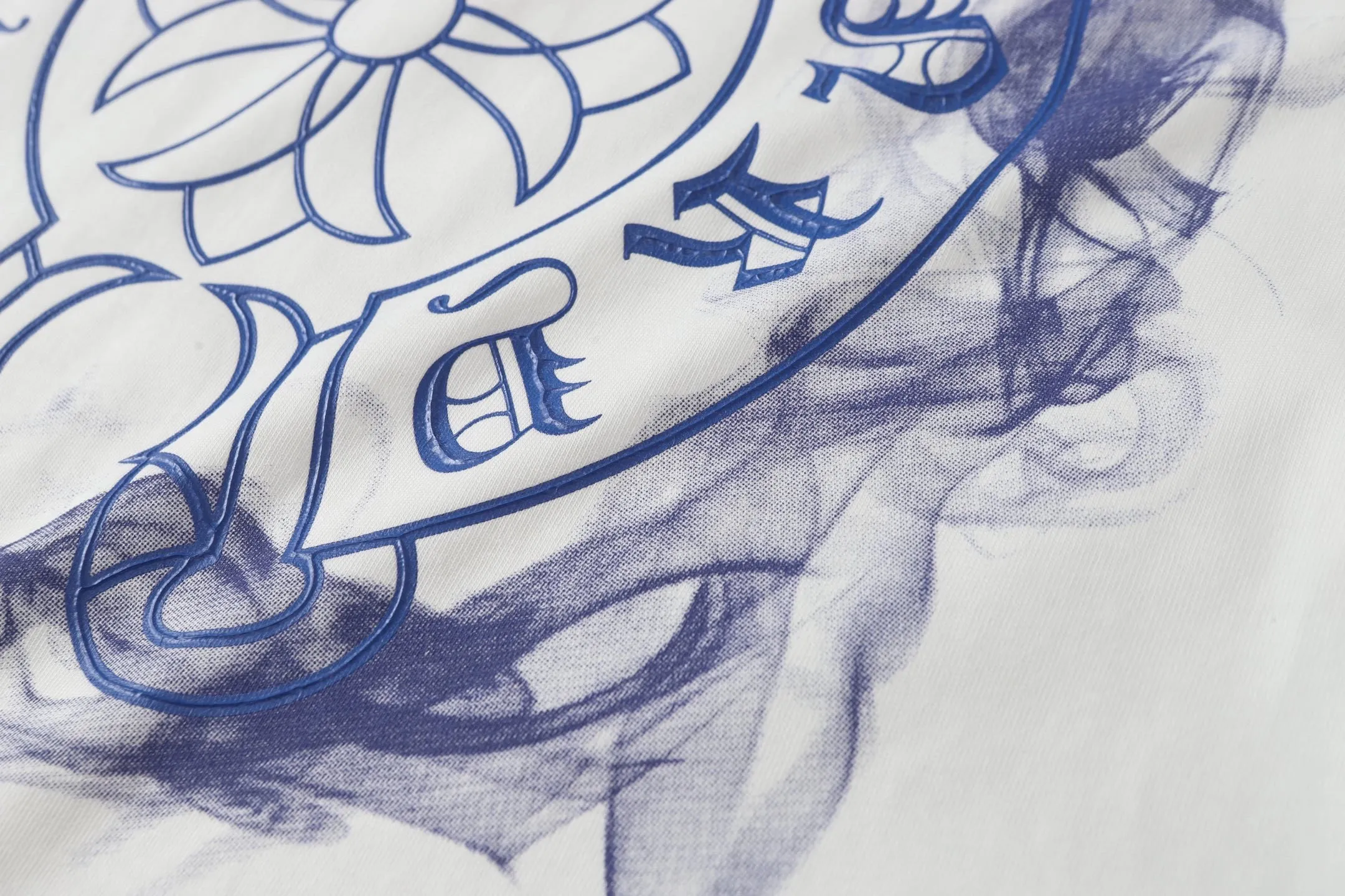 🅿️170 CH/Cro Heart 25ss front and back logo printed logo round neck short sleeves. Fabric: Made of 280g double yarn smooth fabric, high temperature pre-shrunk. The weight is up to 300g. It is equipped with 1x1 thread in the same cylinder. It is not easy to deform after repeated washing. Workmanship: positioning and cutting, oversize loose version, imported glue dot printing. Accessories: original supporting accessories. Color: black white Size: XS-L